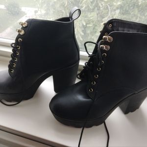 Soda size 10 ladies boots,4 inch heels, new,no box